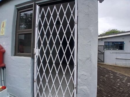 1 Bedroom bachelor to rent in Mthatha