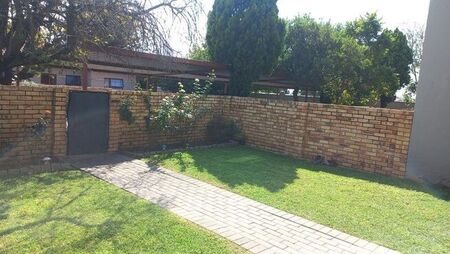 2 Bedroom duplex townhouse - sectional to rent in Heuwelsig Estate, Centurion