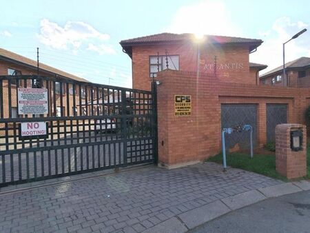 2 Bedroom townhouse - sectional to rent in Florentia, Alberton