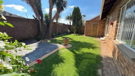 2 Bedroom townhouse - sectional to rent in Farrarmere, Benoni