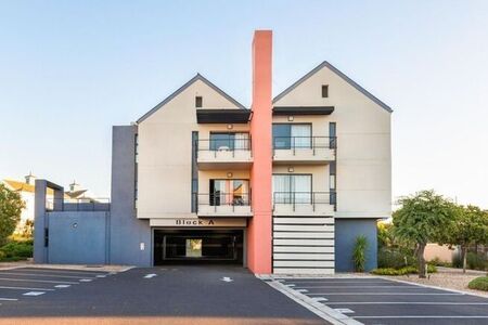 1 Bedroom flat to rent in Royal Ascot, Milnerton