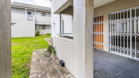 3 Bedroom apartment to rent in Paarl East