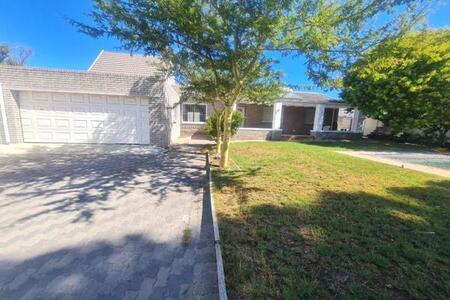 4 Bedroom House in Melkbosstrand