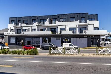 1 Bedroom Apartment in Somerset West Central