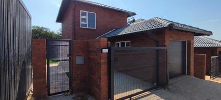 2 Bedroom Duplex in Krugersdorp North