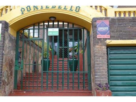 0.5 Bedroom House in Berea