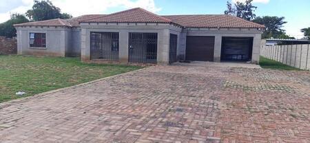 3 Bedroom House in Flamingo Park