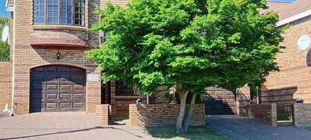 3 Bedroom Townhouse in Eureka