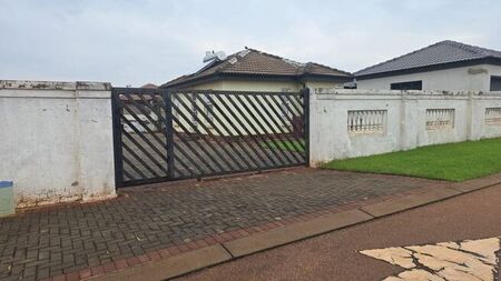 2 Bedroom house to rent in The Orchards, Akasia