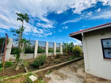 2 Bedroom flat to rent in Mbuqu, Mthatha