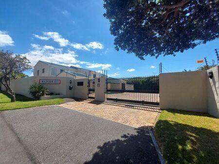 3 Bedroom townhouse - sectional to rent in Lakeside, Cape Town