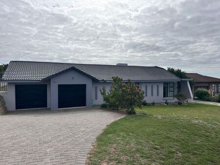 3 Bedroom house to rent in Village On Sea, Mossel Bay