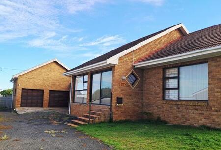 4 Bedroom House in De Kelders