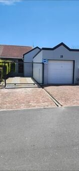 2 Bedroom Townhouse in Vredekloof East