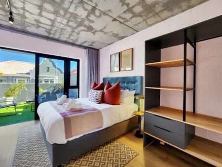 Bachelor apartment in Sea Point