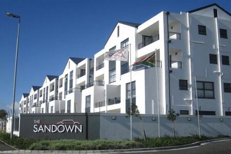 1 Bedroom Apartment in Parklands