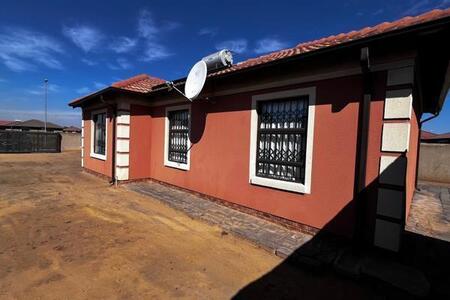 3 Bedroom House in Vanderbijlpark Ce