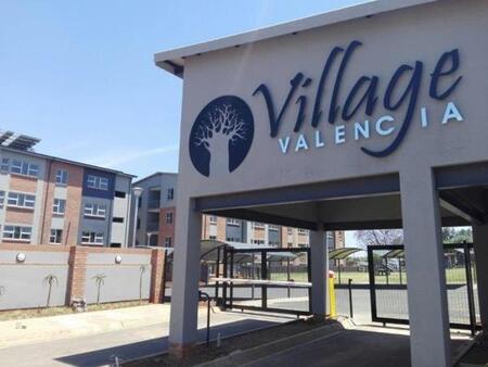 2 Bedroom Apartment in Die Hoewes