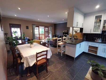 3 Bedroom townhouse - sectional to rent in Glenroy Park, Port Elizabeth