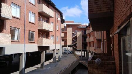 1 Bedroom bachelor apartment to rent in Auckland Park, Johannesburg