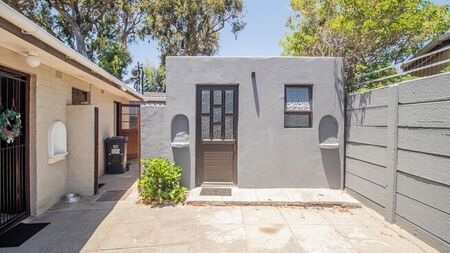 1 Bedroom bachelor to rent in Bergvliet, Cape Town