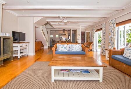 2 Bedroom House in Thesen Islands
