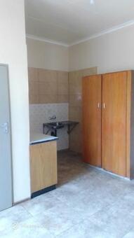 Bachelor apartment in Home Lake