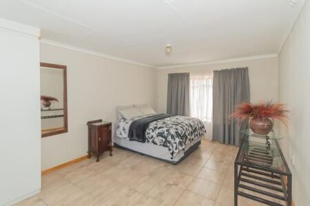 6 Bedroom House in Selection Park