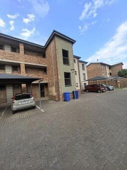 2 Bedroom Apartment in Rooihuiskraal North