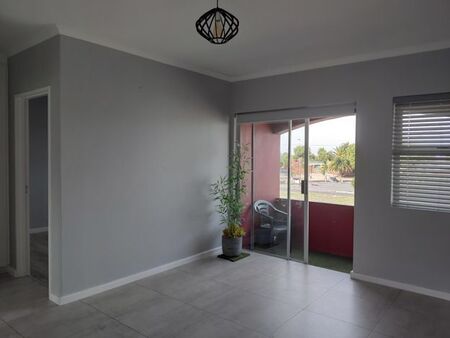 2 Bedroom apartment to rent in Lansdowne, Cape Town