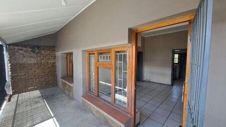 2 Bedroom apartment to rent in Oudtshoorn North