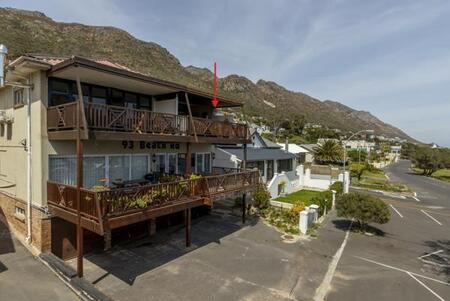 2 Bedroom Apartment in Gordons Bay Central