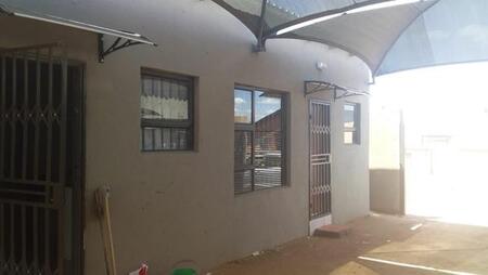 Bachelor apartment in Soshanguve South