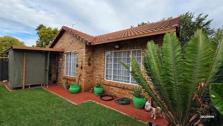 2 Bedroom Townhouse in Doornpoort