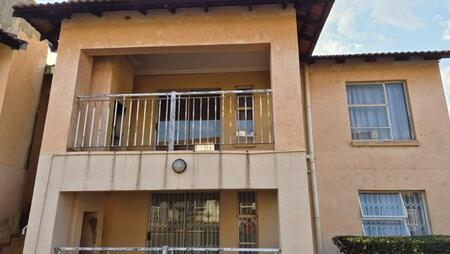 2 Bedroom Apartment in Rensburg