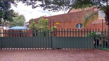 2 Bedroom townhouse - sectional to rent in Robindale, Randburg