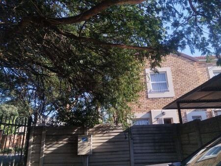 4 Bedroom duplex townhouse - sectional to rent in Wilgeheuwel, Roodepoort