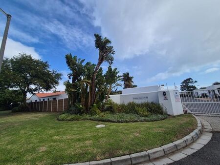 4 Bedroom townhouse - freehold to rent in Milnerton Ridge