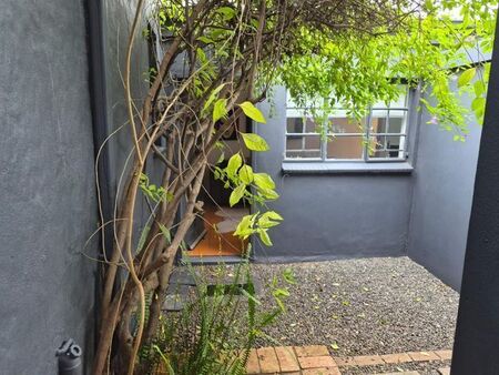 1 Bedroom cottage to rent in Parkhurst, Johannesburg