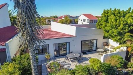 3 Bedroom House in Port Owen