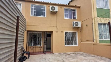 3 Bedroom duplex townhouse - freehold to rent in Clayfield, Phoenix