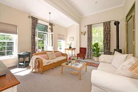 2 Bedroom house to rent in Claremont Upper, Cape Town