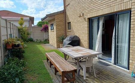 2 Bedroom House in Reebok