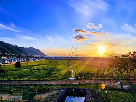 3 Bedroom Apartment in Gordons Bay Central