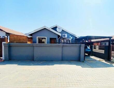 3 Bedroom House in Soshanguve Vv