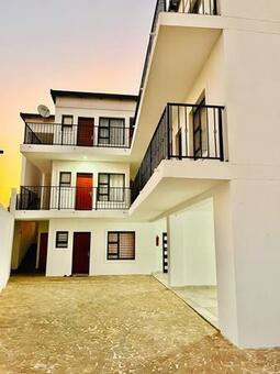 Bachelor apartment in Moletsane