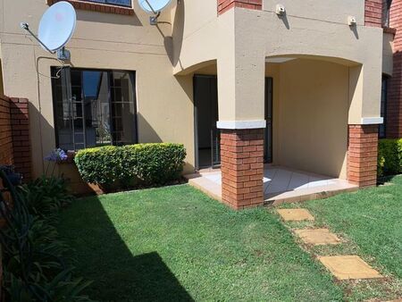 2 Bedroom townhouse - sectional to rent in Equestria, Pretoria