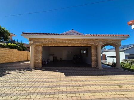 4 Bedroom House in Klein Brak Rivier
