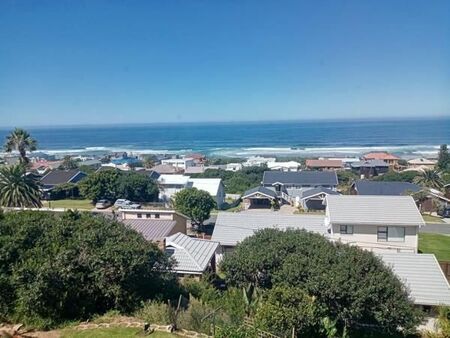 3 Bedroom House in Outeniqua Strand