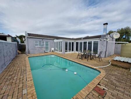 3 Bedroom House in Edgemead